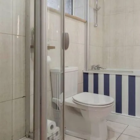 Spacious 1 Bedroom Near The Triangle * Dublin