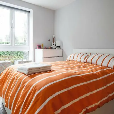 Apartment Spacious 1 Bedroom Near The Triangle